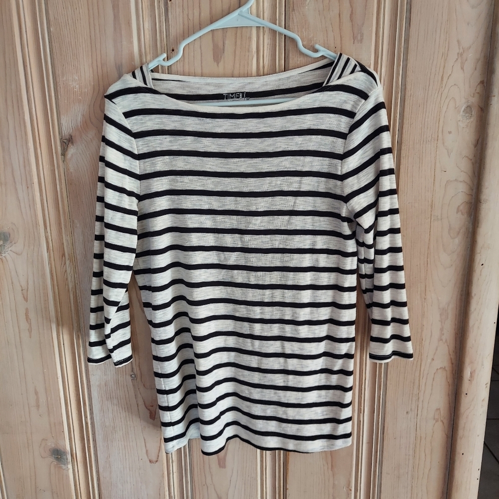 Time and tru black and white long sleeve shirt